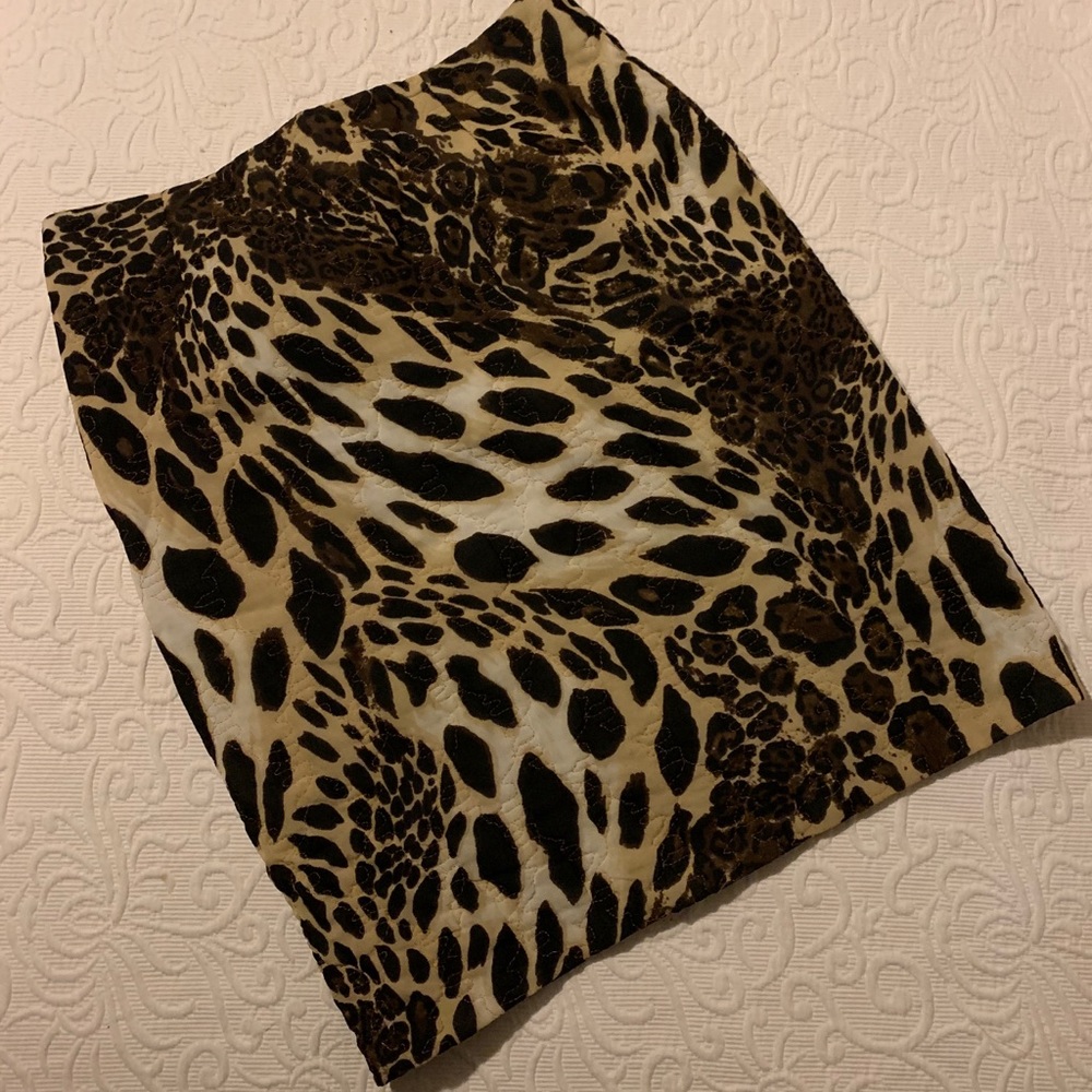 Frank Lyman leopard print skirt